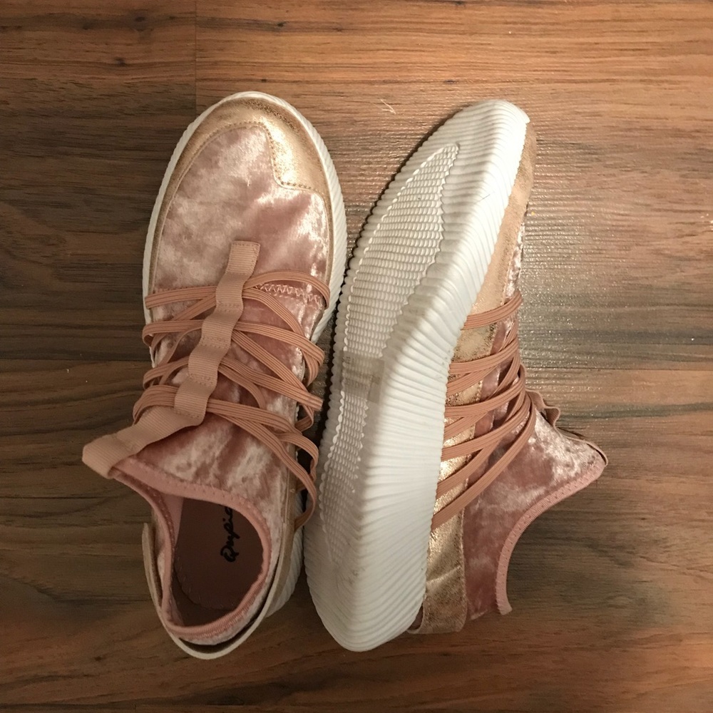 Velvet tennis shoes